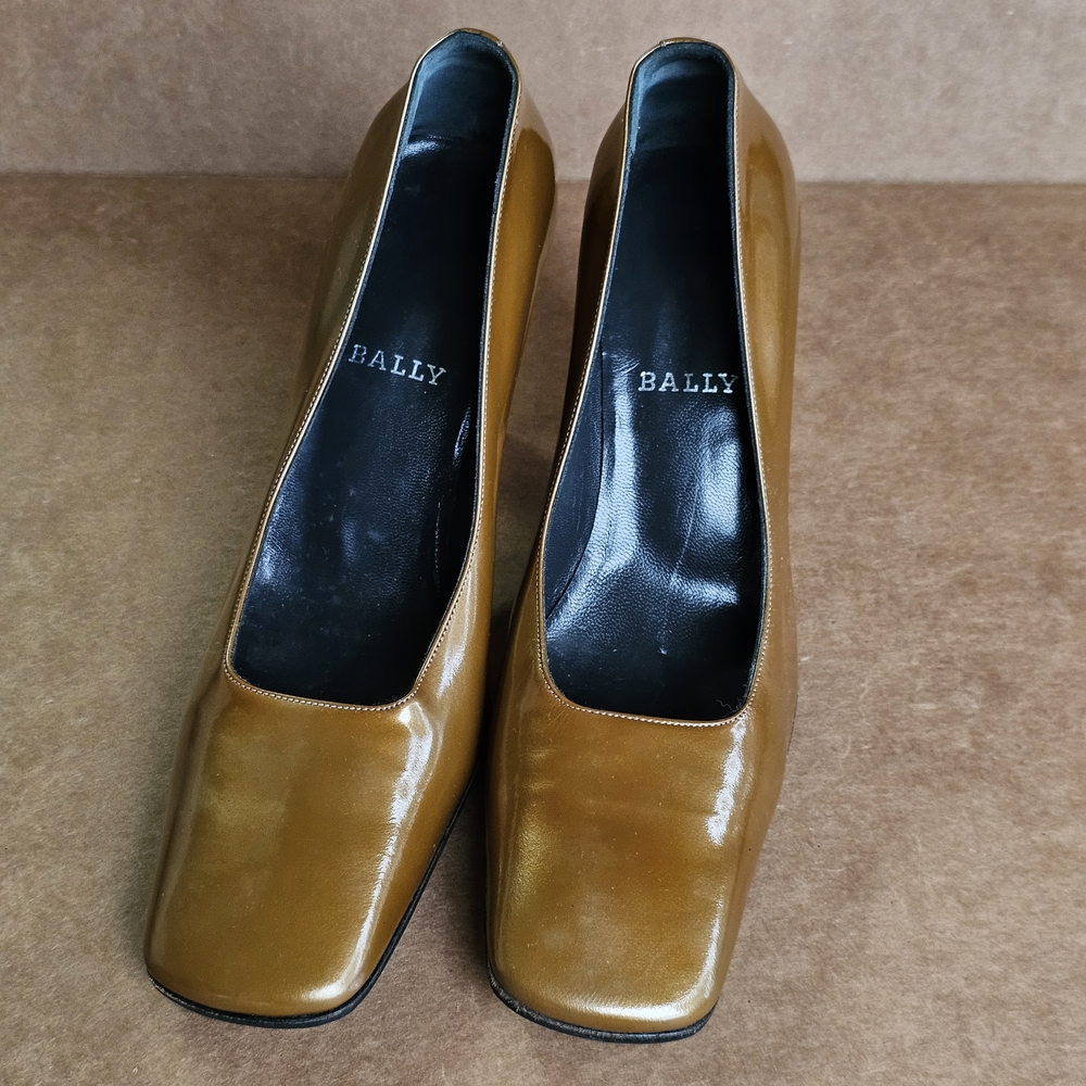 Bally Women's Tan Leather Shoes
